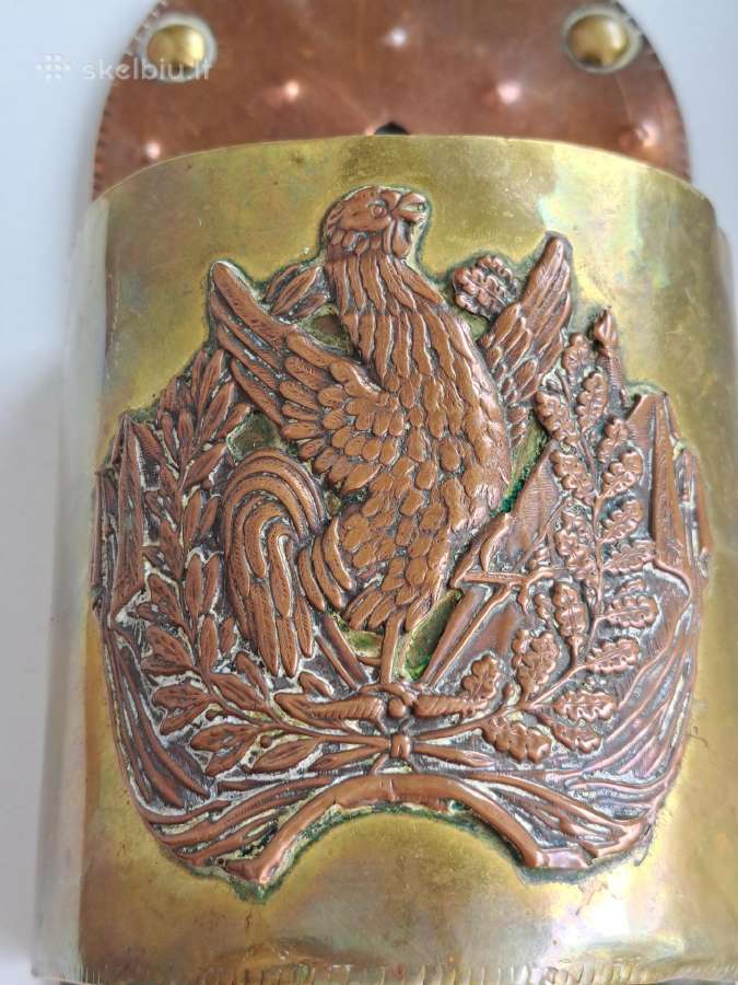 Rankų darbo žalvarinis kabinamas indelis.