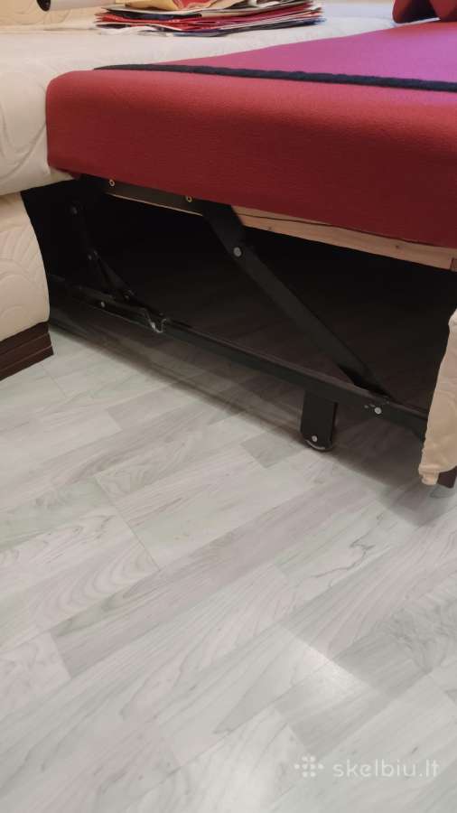 Skubiai didelė trivietė sofa plius pufas - nuotraukos Nr. 7