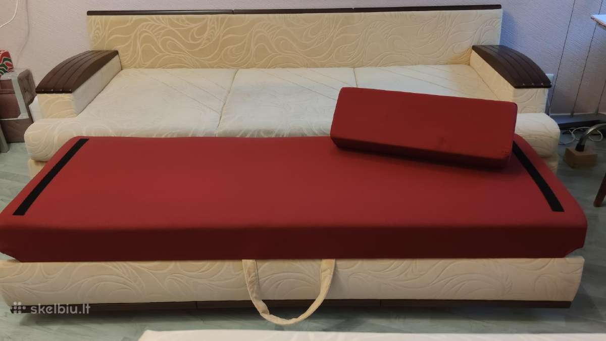 Skubiai didelė trivietė sofa plius pufas - nuotraukos Nr. 4