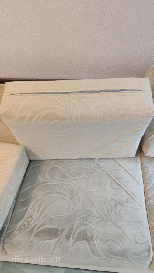 Skubiai didelė trivietė sofa plius pufas - nuotraukos Nr. 9