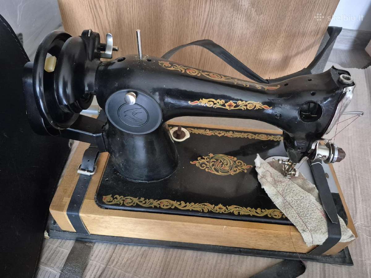 Siuvimo mašina originaliame dėkle