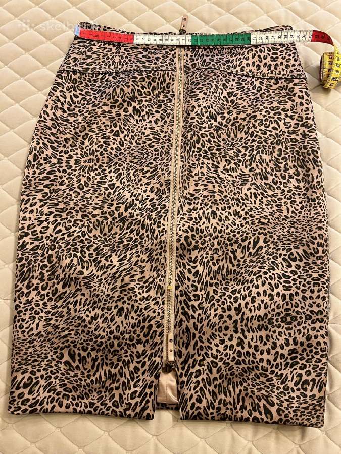 Guess sijonas 44 dydis