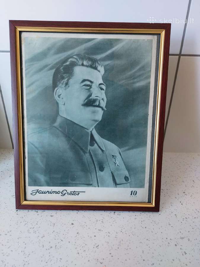 J. Stalino portretas ir knyga
