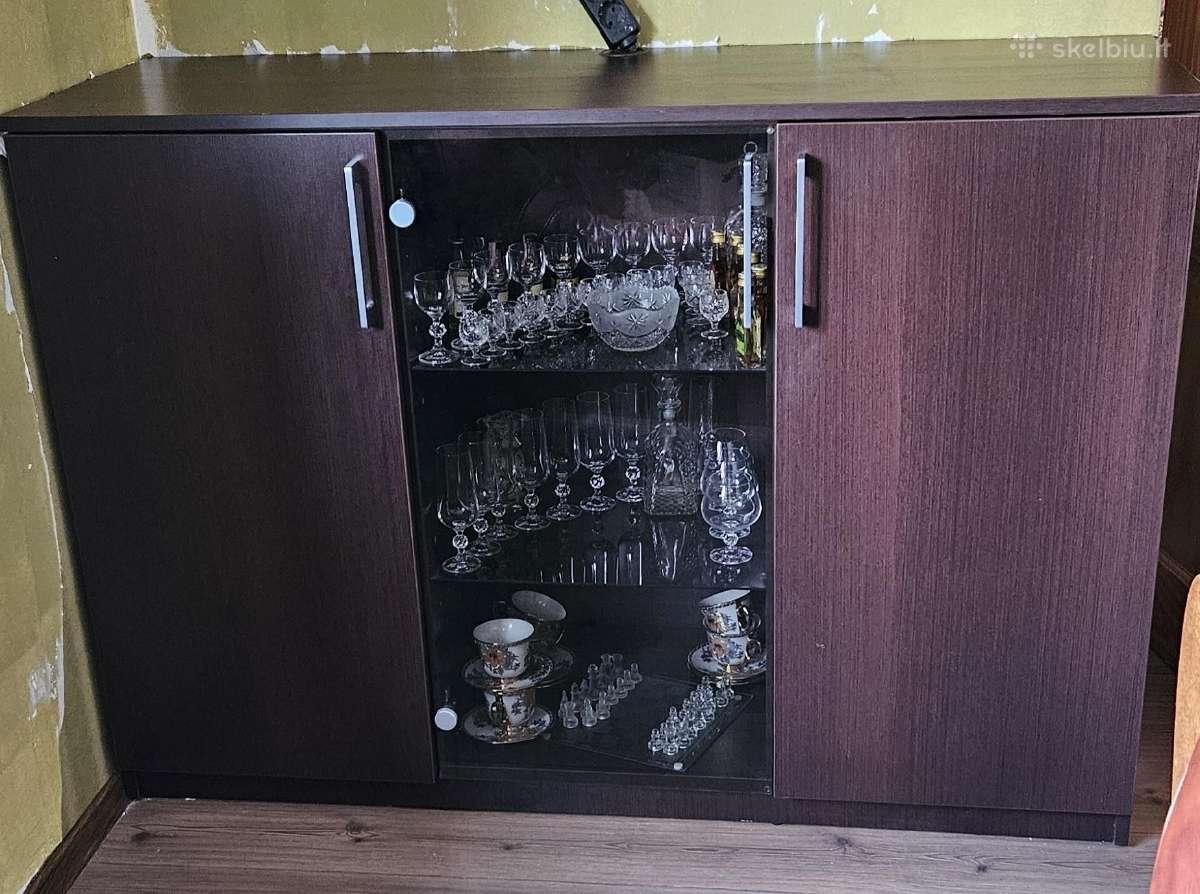 Spintelė su stiklu