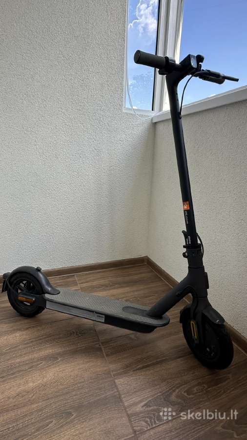 Elektrinis paspirtukas Xiaomi Mi Scooter Essential