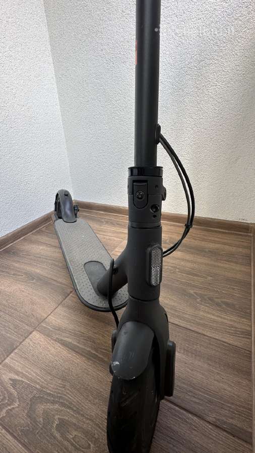 Elektrinis paspirtukas Xiaomi Mi Scooter Essential - nuotraukos Nr. 2
