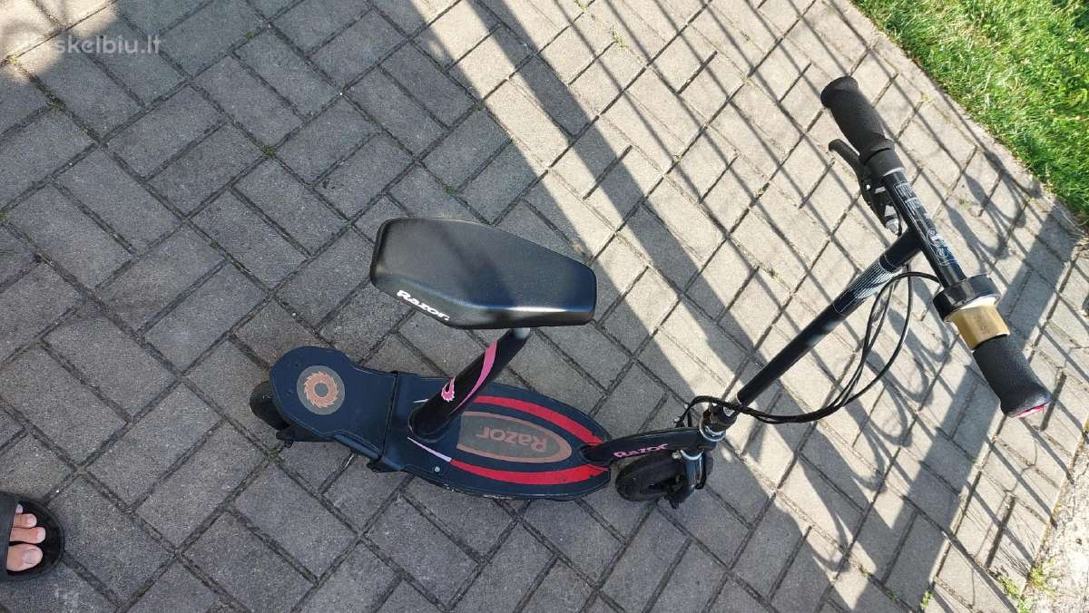Vaikiškas paspirtukas su sėdyne