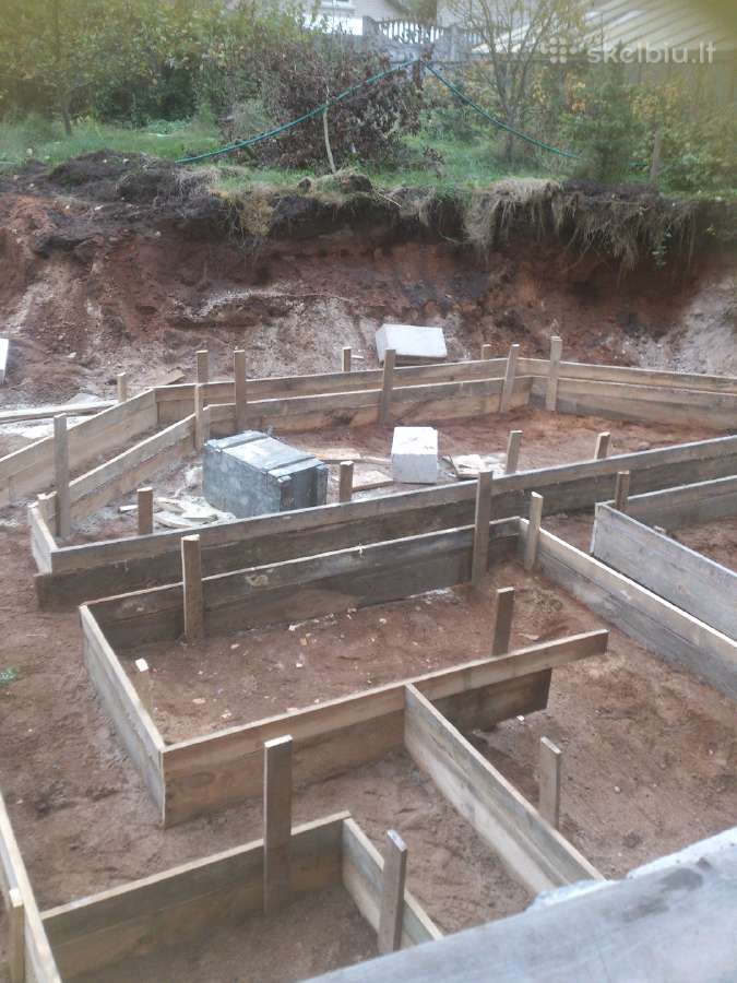Statybininku brigada iesko darbo prie betonavimo - nuotraukos Nr. 11