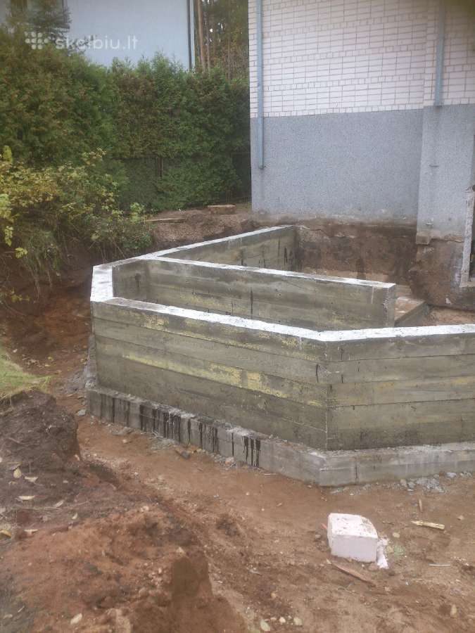 Statybininku brigada iesko darbo prie betonavimo - nuotraukos Nr. 10
