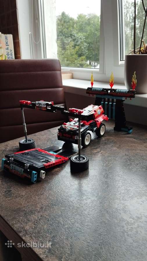 Lego Technic Stunt Show Truck & Bike 2 in 1 - nuotraukos Nr. 2