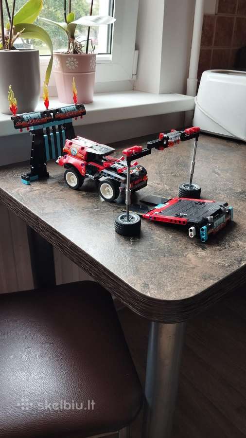 Lego Technic Stunt Show Truck & Bike 2 in 1 - nuotraukos Nr. 3