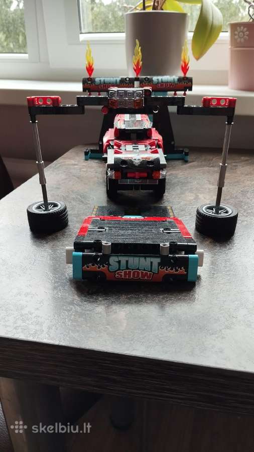 Lego Technic Stunt Show Truck & Bike 2 in 1 - nuotraukos Nr. 4