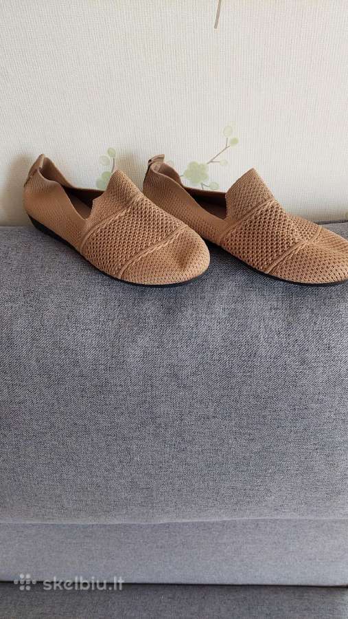 Moteriškos bateliai naujos Už 500 gr kava.