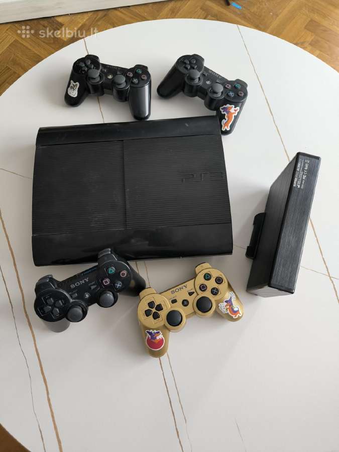 PS3 Super Slim atrakinta, apie 170 žaidimu.