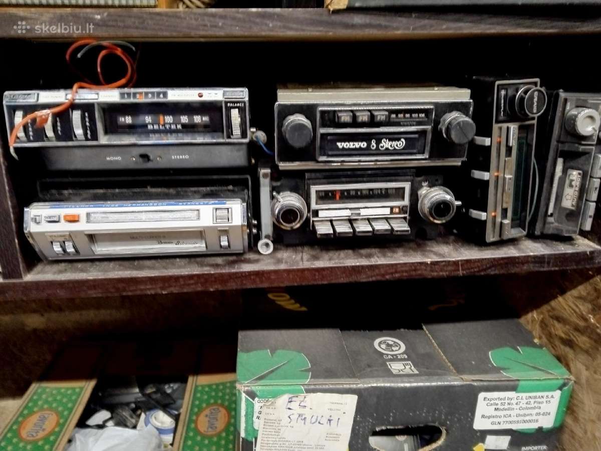 Senovines auto radijos-magnetolos