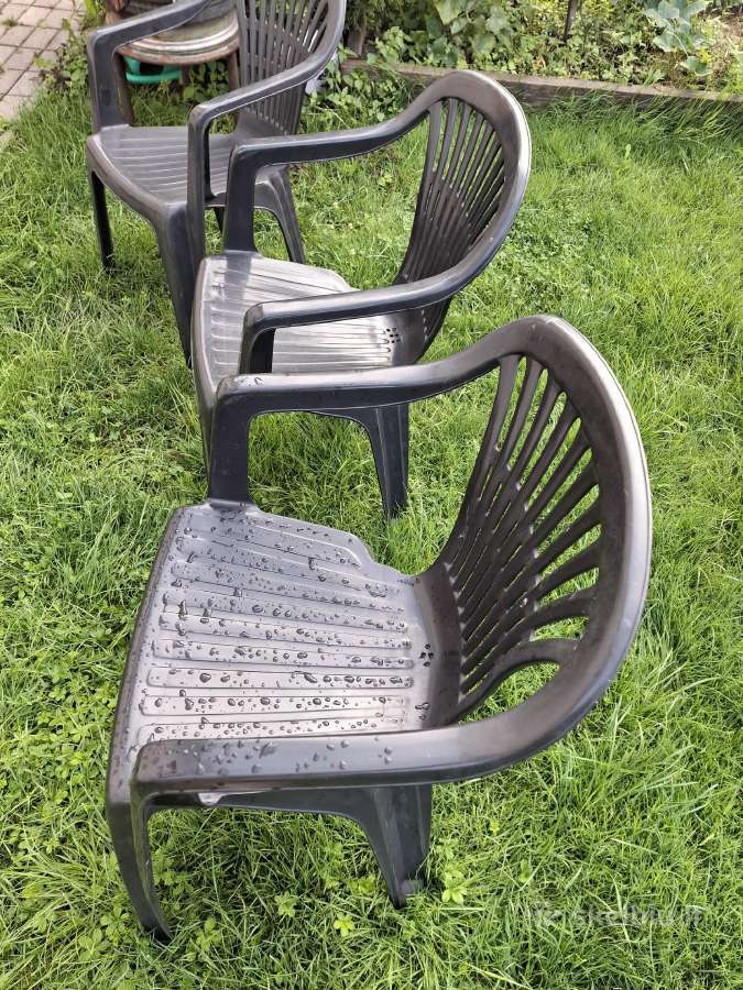 Parduodu lauko plastiko kėdes