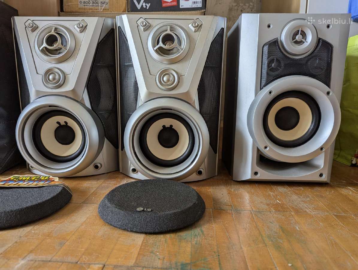 Garsiakalbiai iš LG muzikos centro.