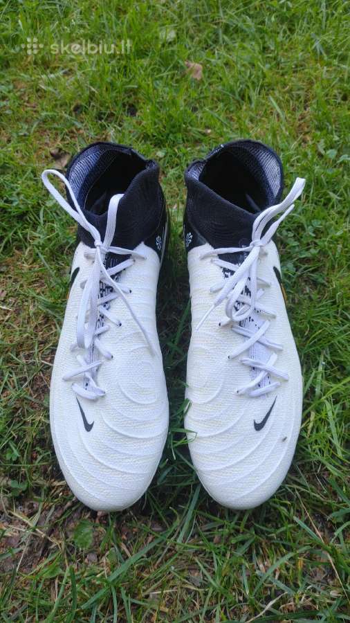 Futbolo bateliai Nike Phantom Luna (42 dydžio)