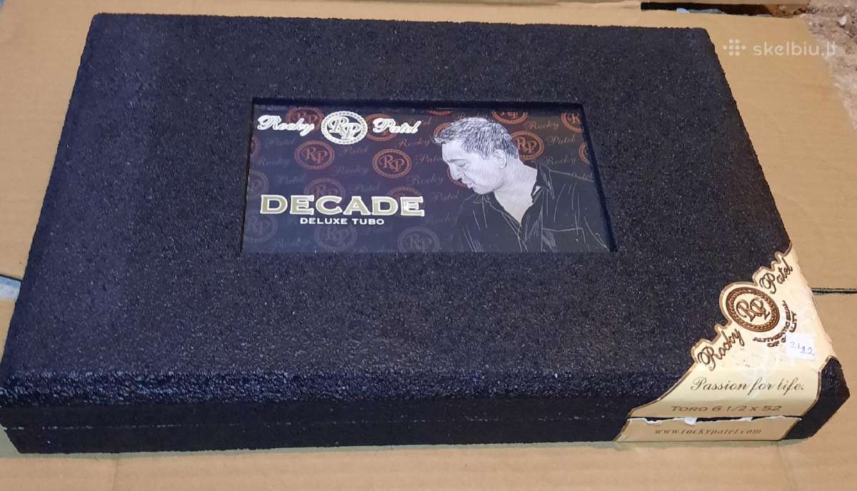 21. Cigarų dėžė Rocky Patel Decade Deluxe Tubo