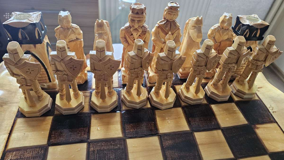 Ranku darbo sachmatu staliukas,ir sachmatai. - nuotraukos Nr. 14