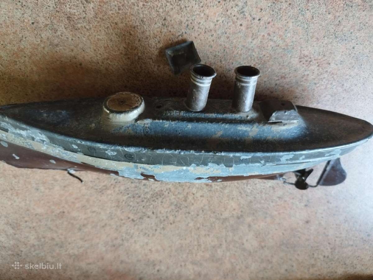 Senas mechaninis , skardinis laivo modelis