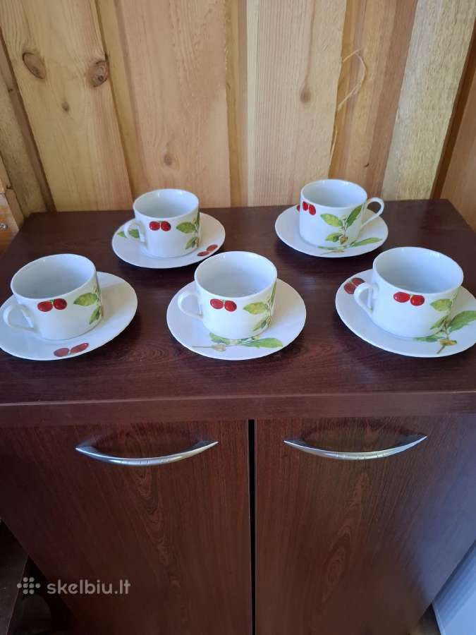 Puodeliai stiklines bokalai