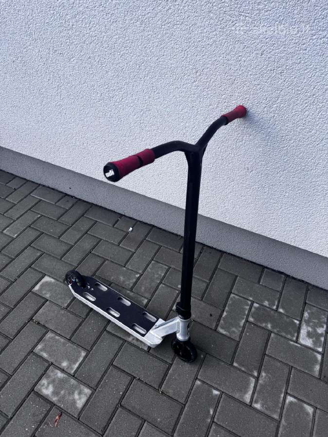 Custom triukinis paspirtukas