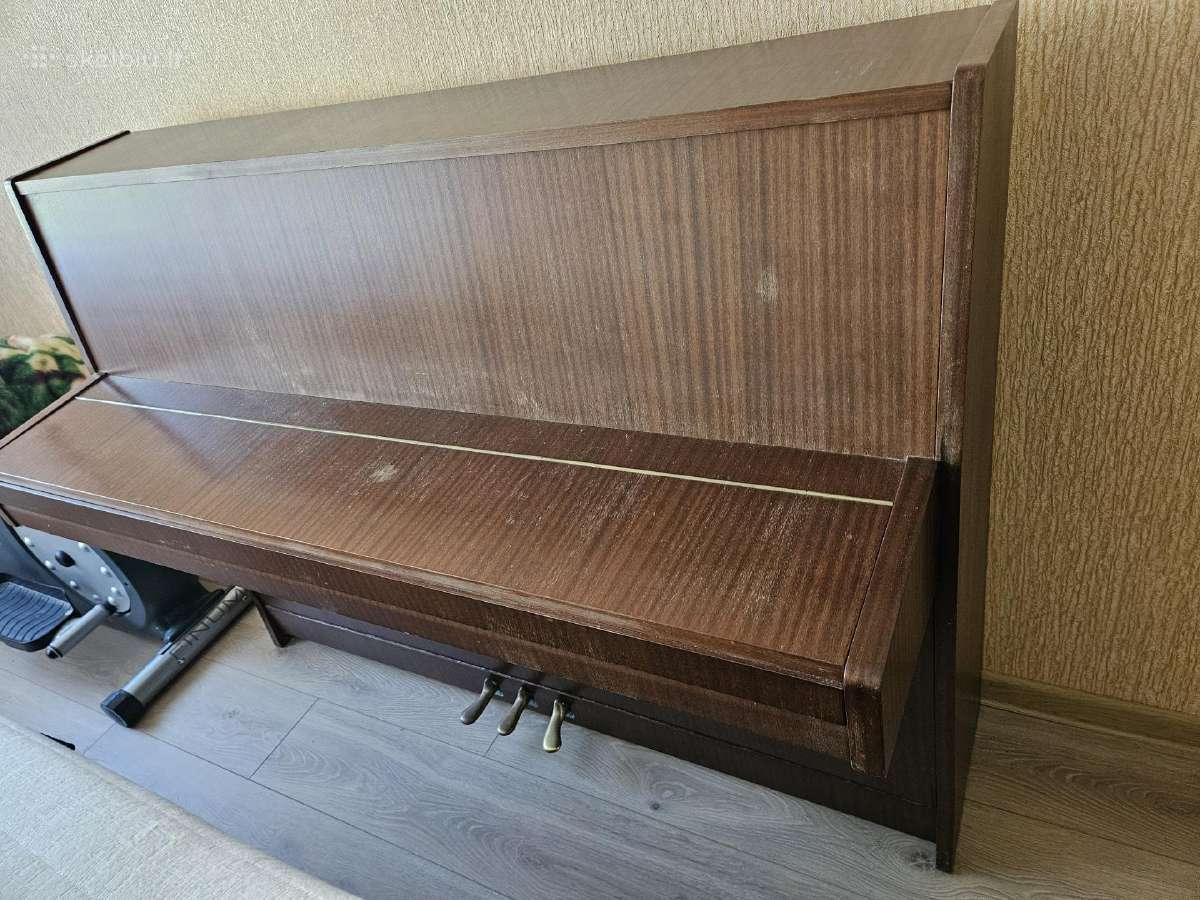Pianinas Petrof