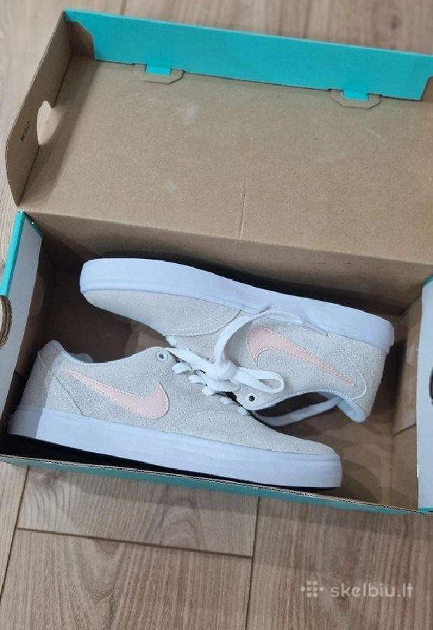 Nauj ioriginalus moteriški Nike SB 38 dydžio kėdai