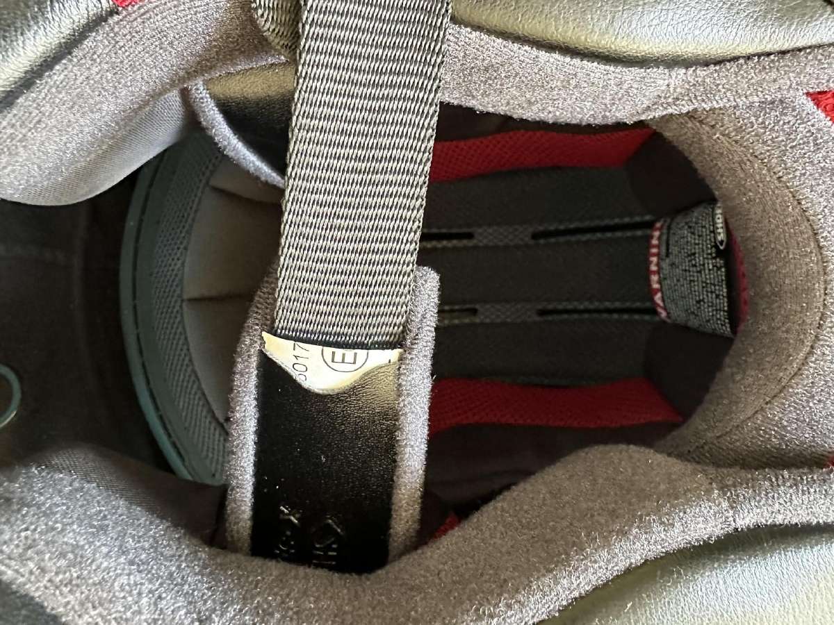Sportinis motociklo salmas Shoei - nuotraukos Nr. 9