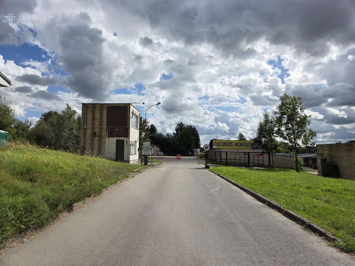 Parduodami trys mūriniai garažai Kairių g. 14