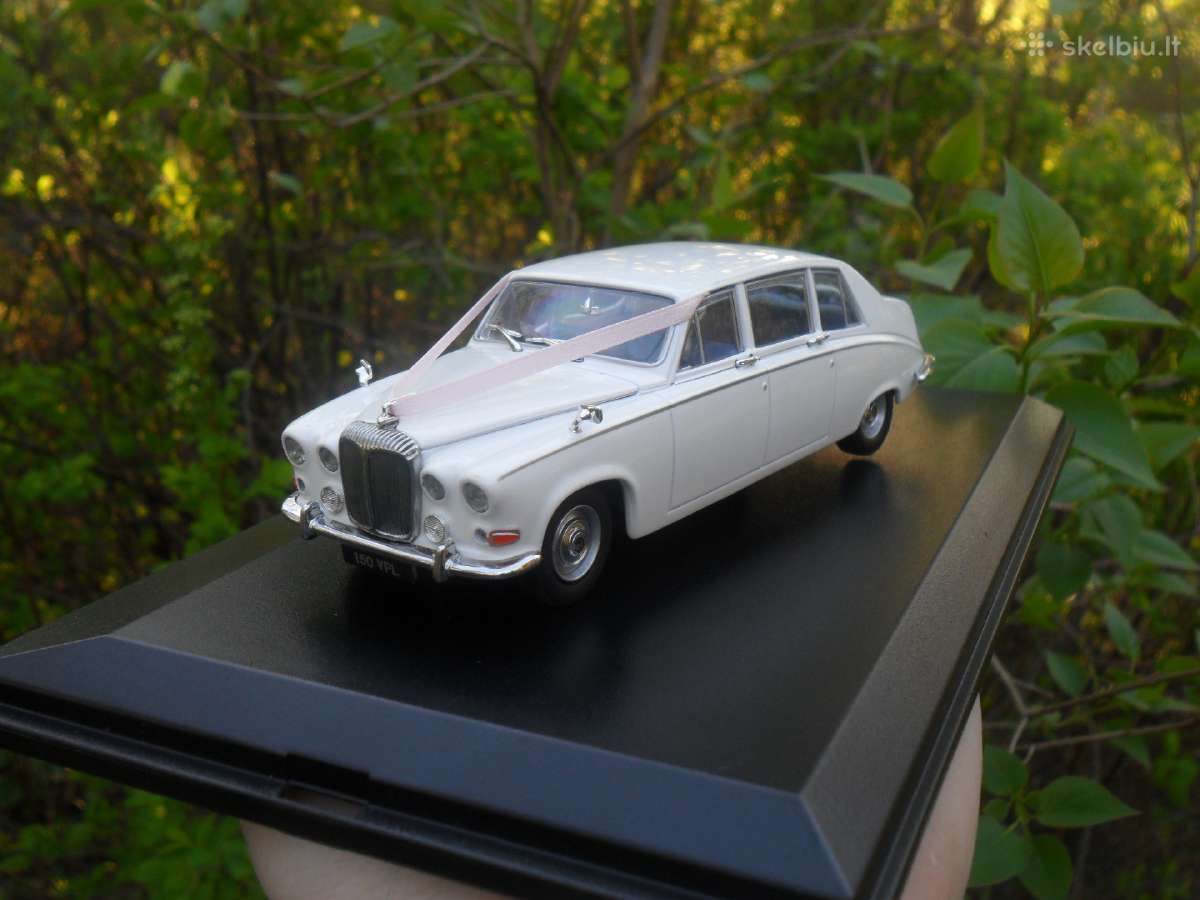 Daimler Ds420, Gaz-24
