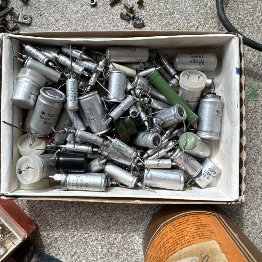 Elektronikos komponentai ir įvairūs laidai - nuotraukos Nr. 3
