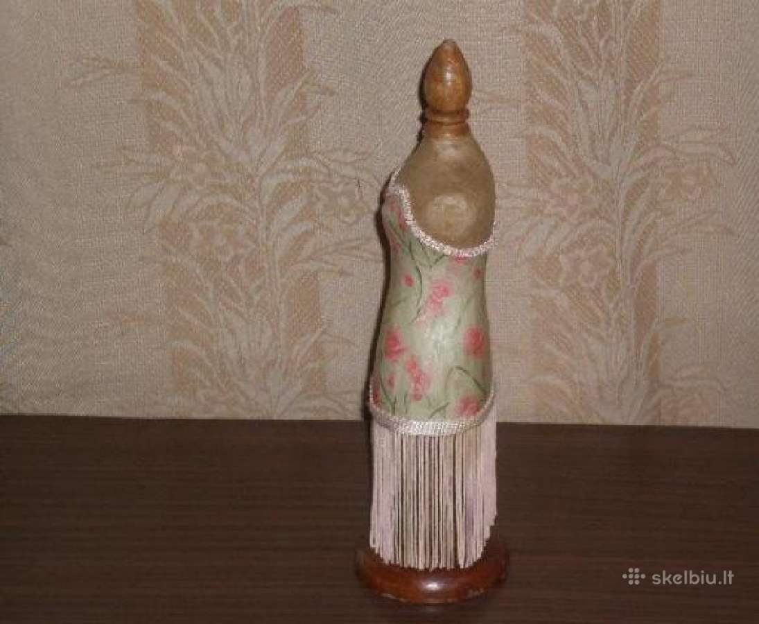 Papuosalu stovas deklas. Moters figuros stovelis - nuotraukos Nr. 3