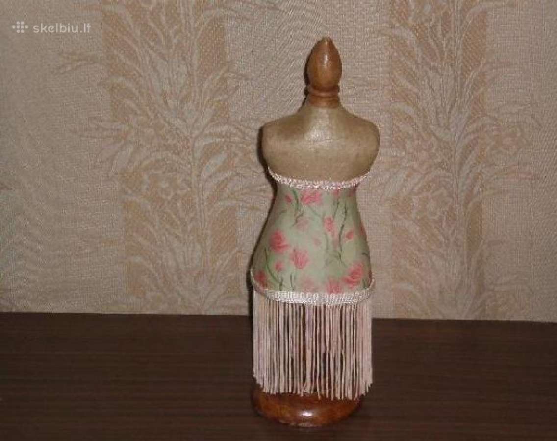 Papuosalu stovas deklas. Moters figuros stovelis - nuotraukos Nr. 5
