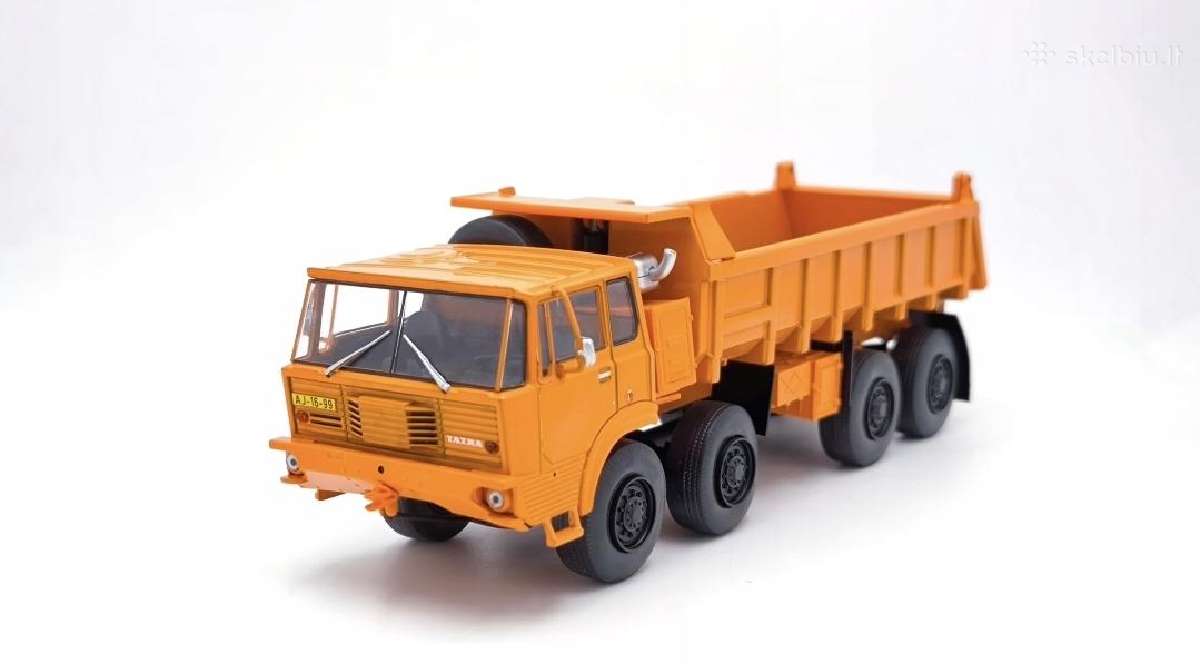 Tatra 813