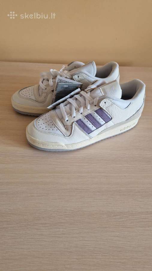 Nauji Adidas kedai