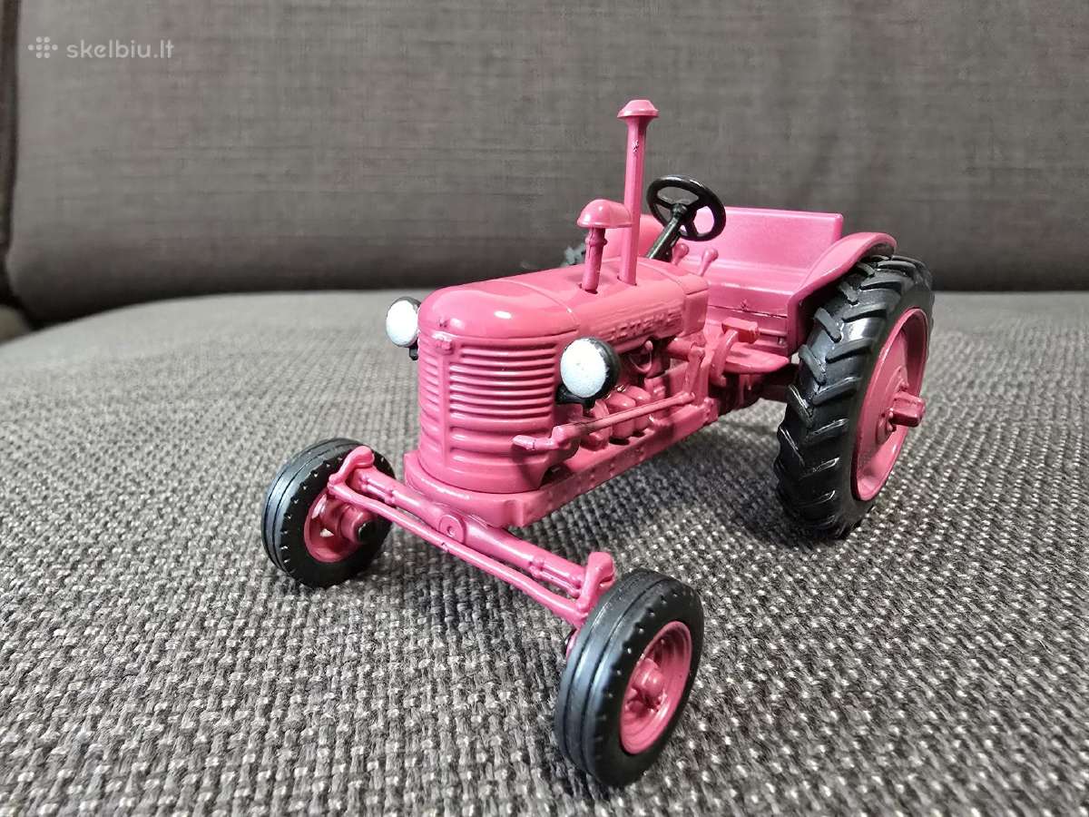 1:43 traktoriaus modeliukas DT-24-2