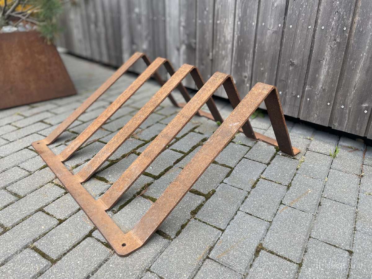 Dviračių paspirtukų laikiklis