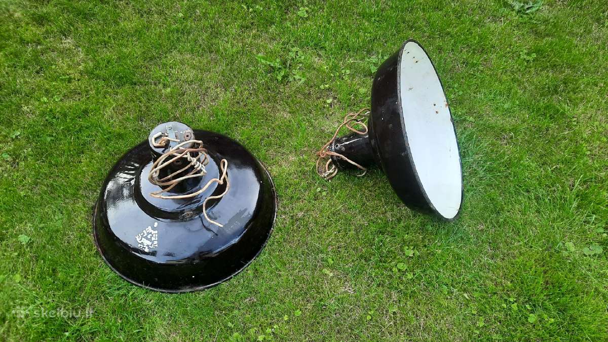 Metaliniai XX a. vidurio šviestuvų gaubtai