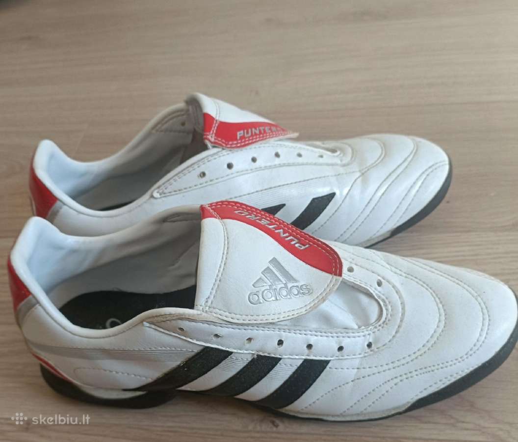 Moteriški futbolo bateliai
