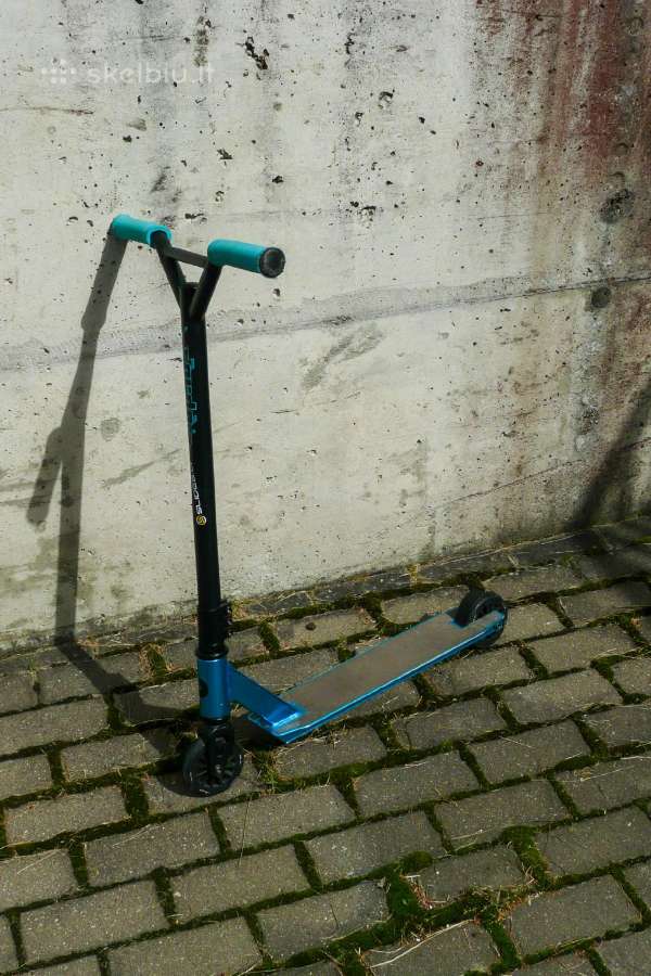 Triukinis paspirtukas "Glide"