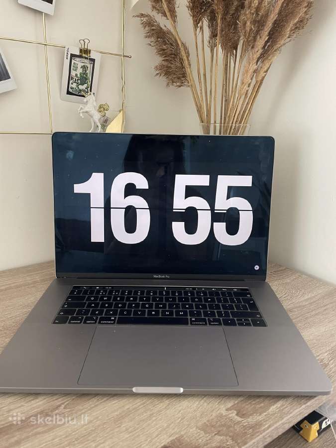 MacBook Pro 15 (2018) i9 / 16gb RAM / 256gb SSD