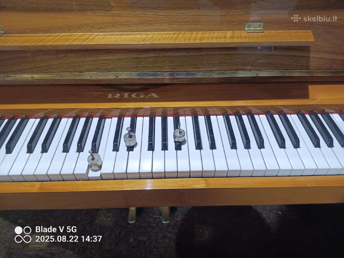 Meistras parduoda pianiną Ryga