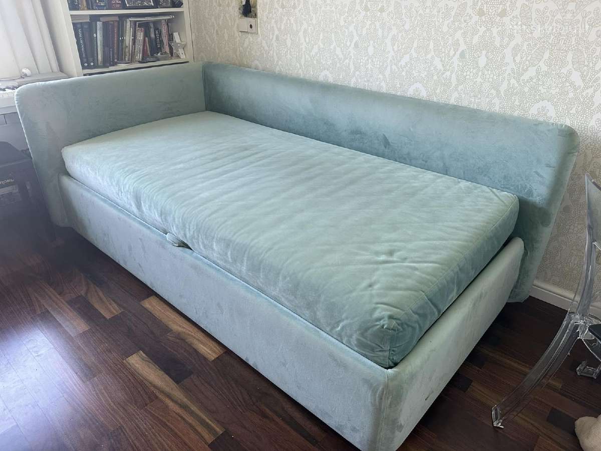 Subtila viengulės lovos su patalynės dėže - nuotraukos Nr. 2