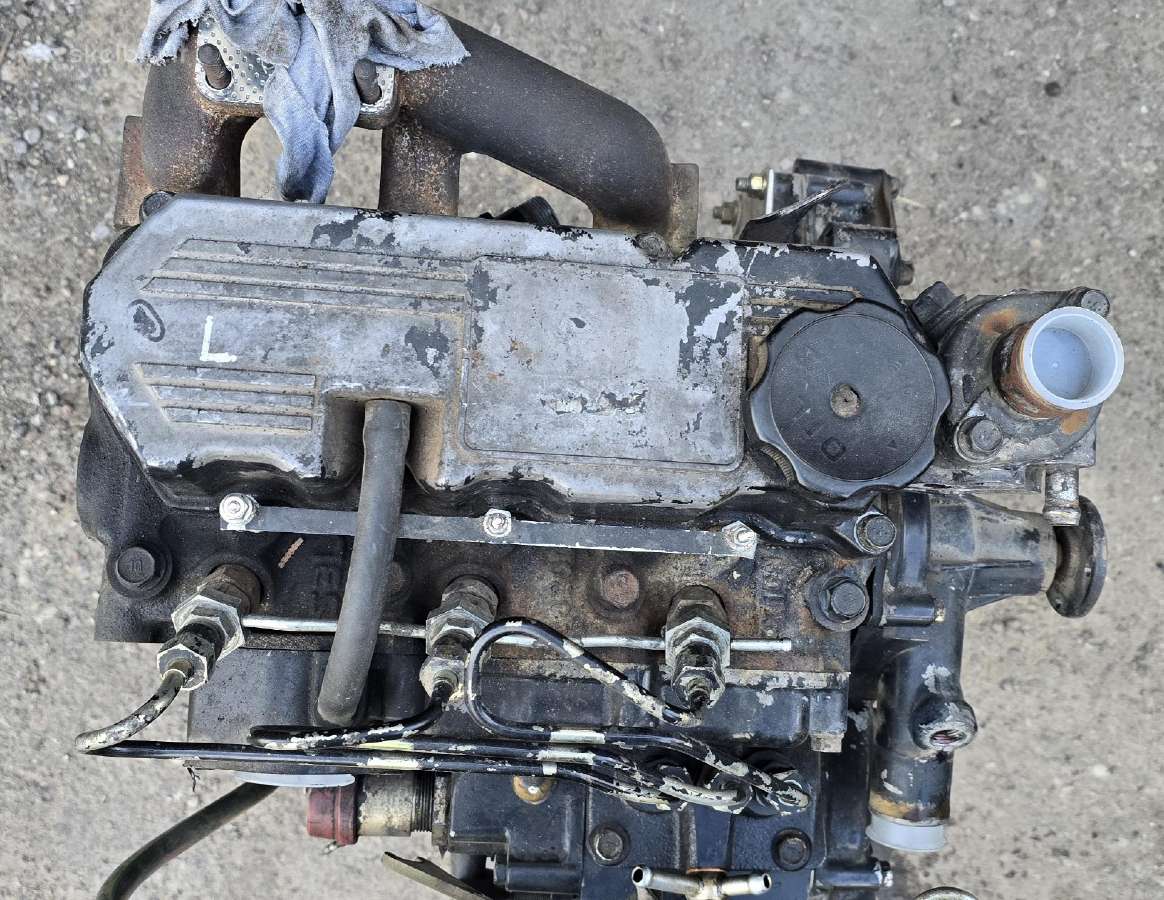 Japoniško mini traktoriaus Mitsubishi S3l variklis