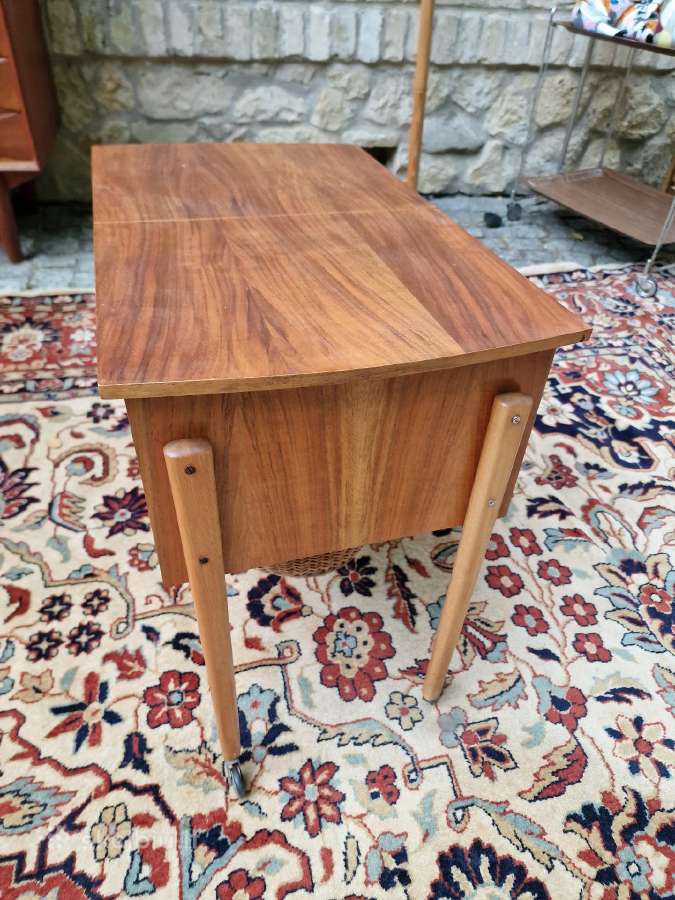 Vintažinis mid century rankdarbių staliukas - nuotraukos Nr. 3