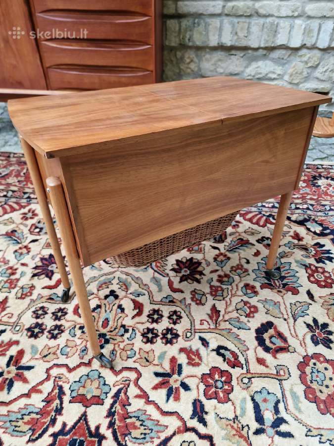 Vintažinis mid century rankdarbių staliukas - nuotraukos Nr. 6