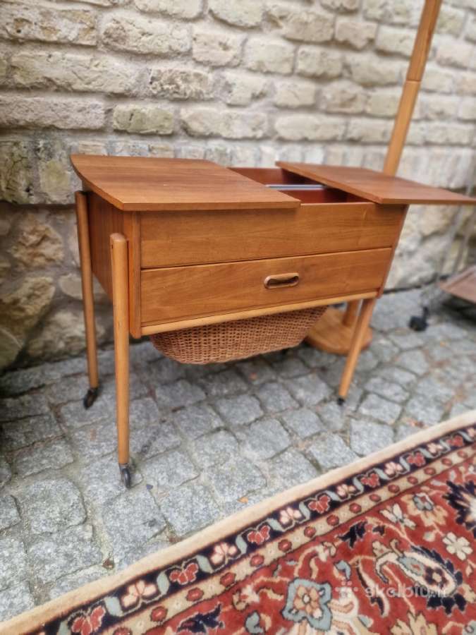 Vintažinis mid century rankdarbių staliukas - nuotraukos Nr. 16