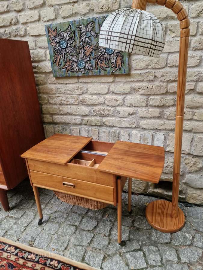 Vintažinis mid century rankdarbių staliukas - nuotraukos Nr. 17